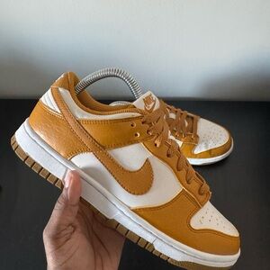 Nike Dunk Low Gold Phantom DN1431 001